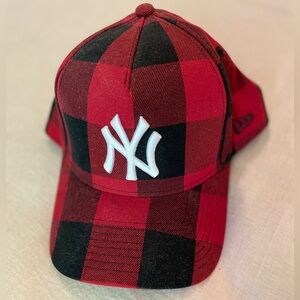 Yankees plaid hat
